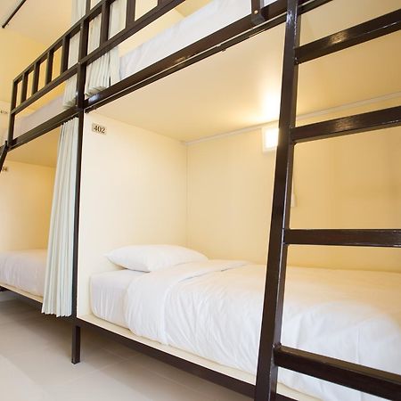 V Canggu Dormitory Buitenkant foto