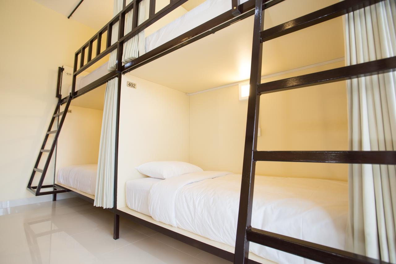 V Canggu Dormitory Buitenkant foto