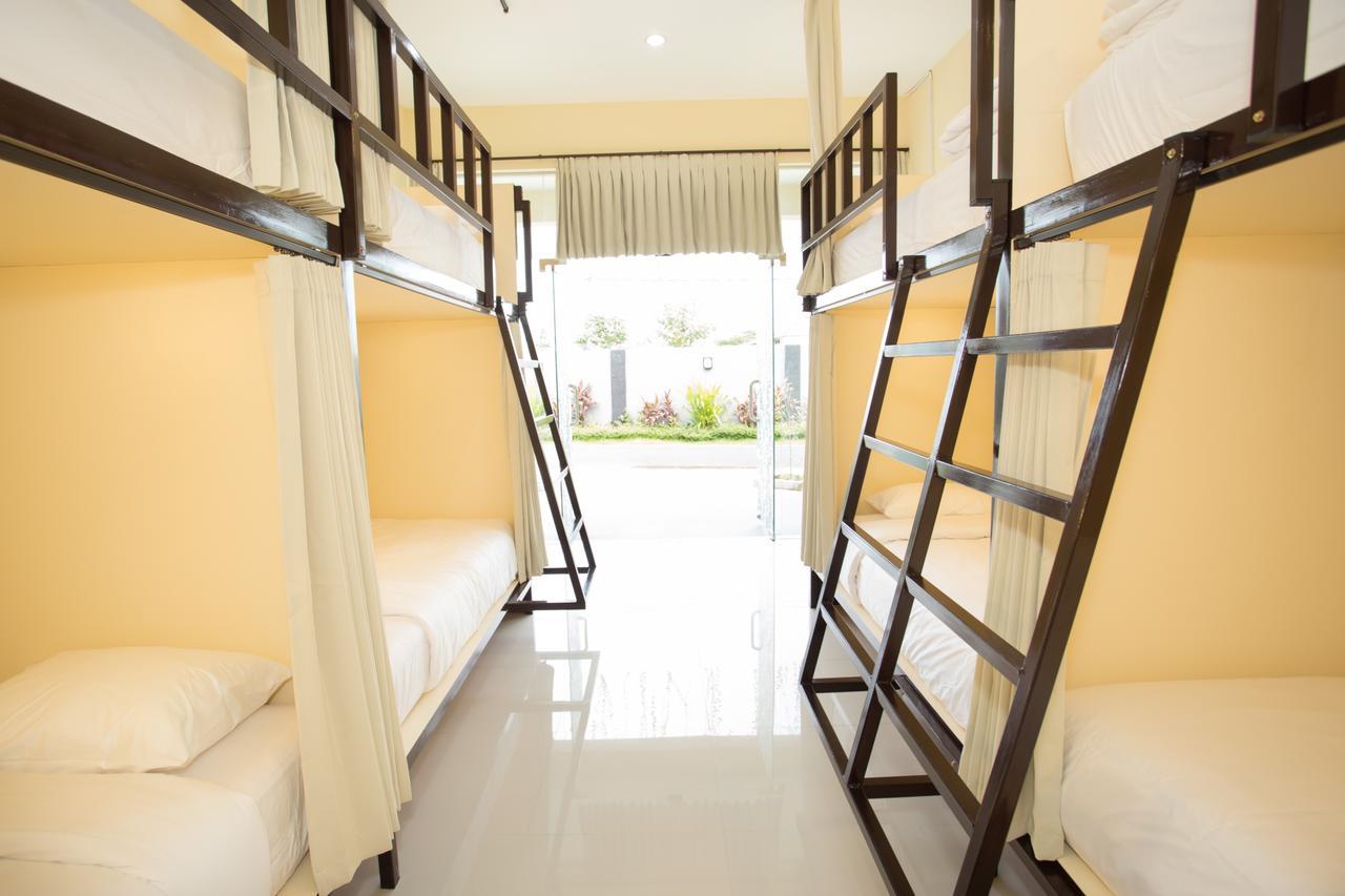 V Canggu Dormitory Buitenkant foto