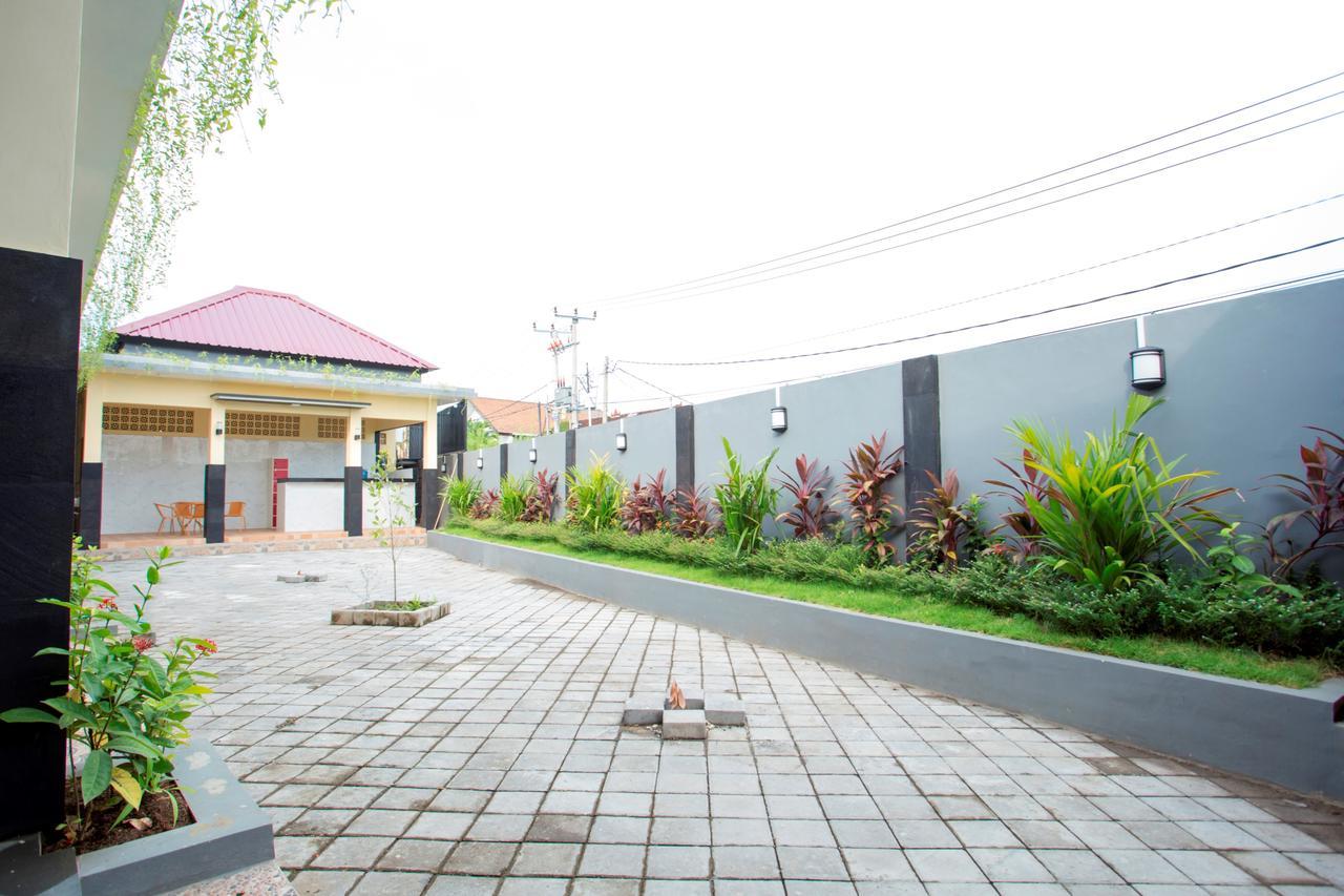 V Canggu Dormitory Buitenkant foto