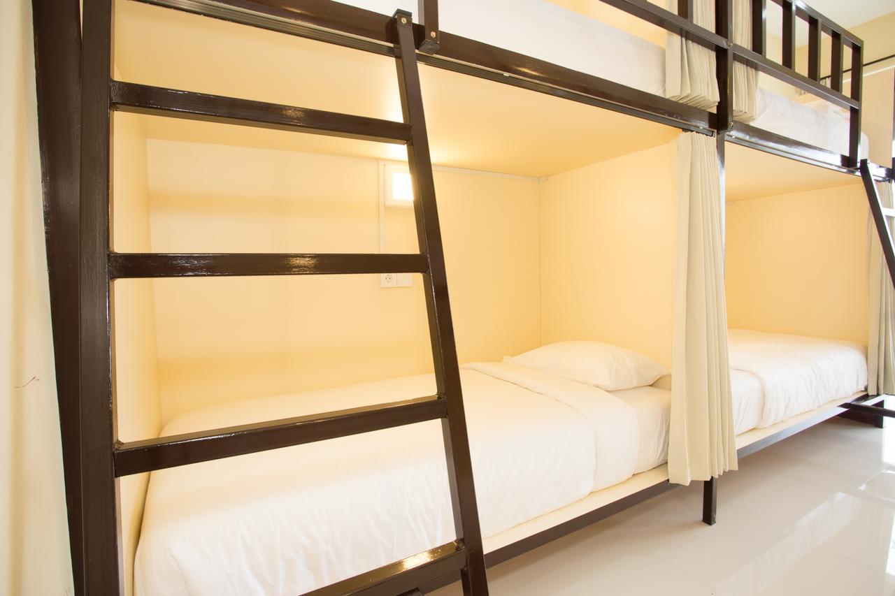 V Canggu Dormitory Buitenkant foto