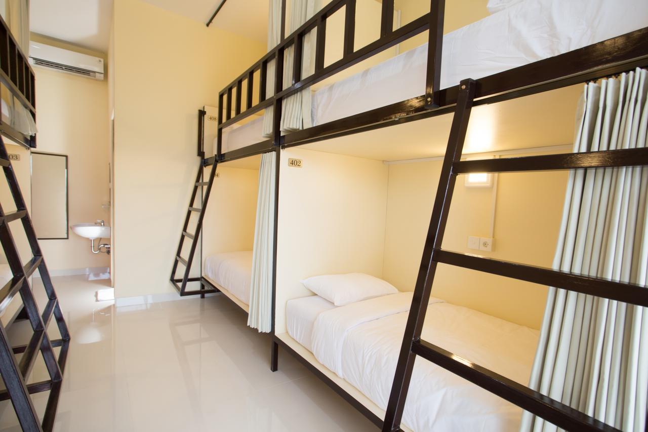 V Canggu Dormitory Buitenkant foto