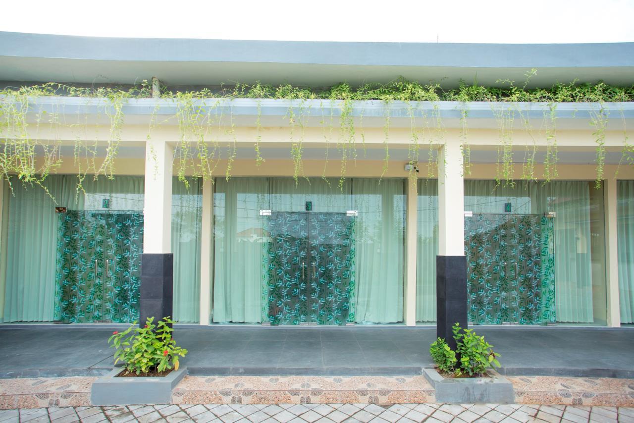 V Canggu Dormitory Buitenkant foto
