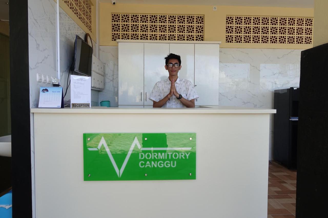 V Canggu Dormitory Buitenkant foto