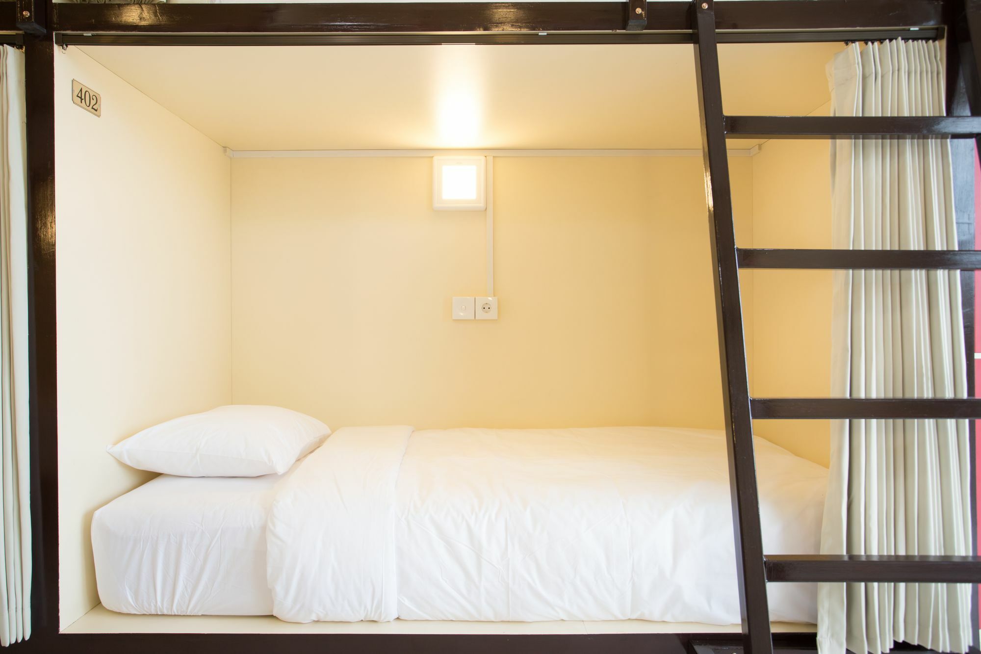 V Canggu Dormitory Buitenkant foto